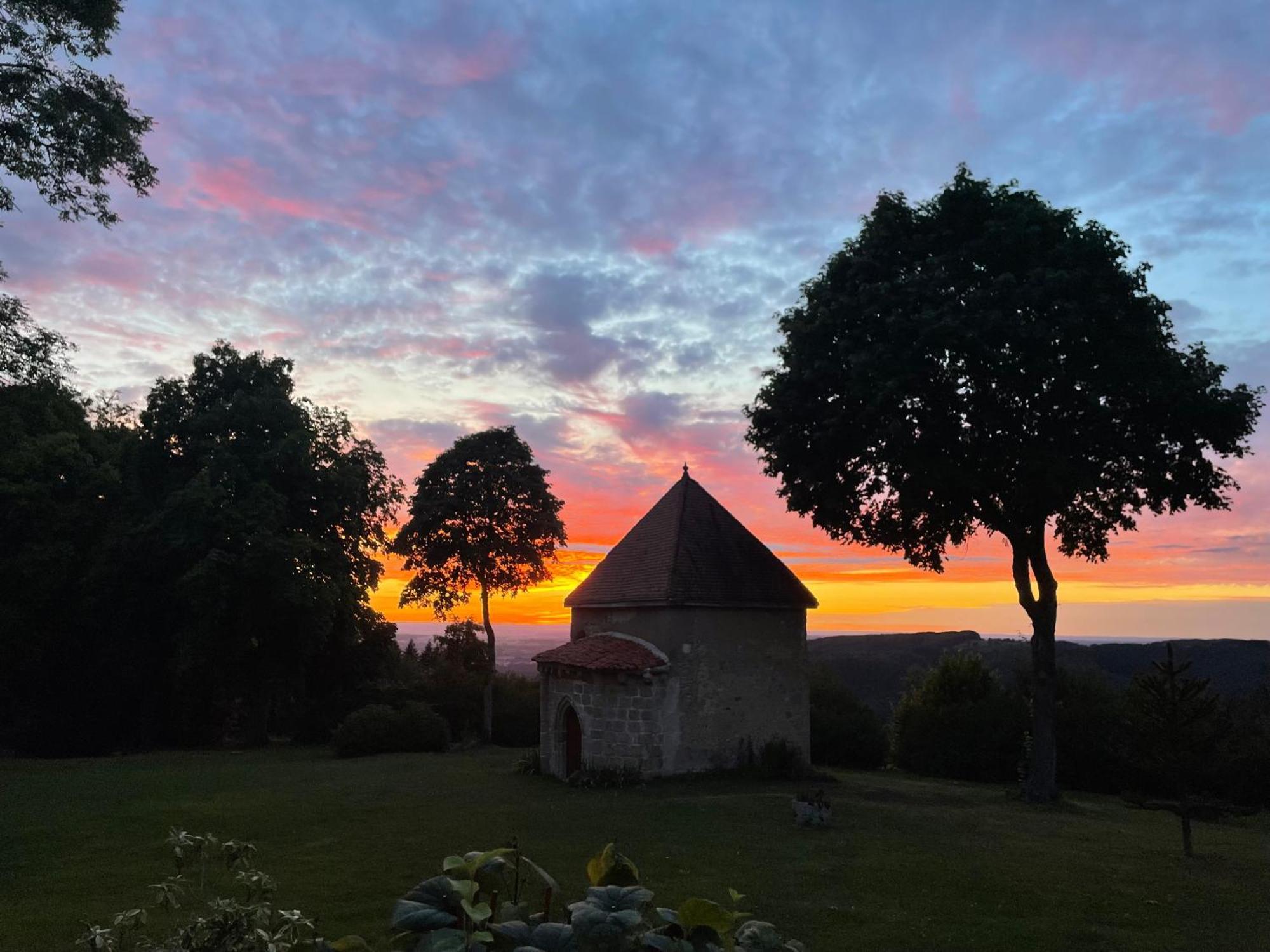 Domaine De Montvianeix Bed & Breakfast Saint-Victor-Montvianeix Екстериор снимка