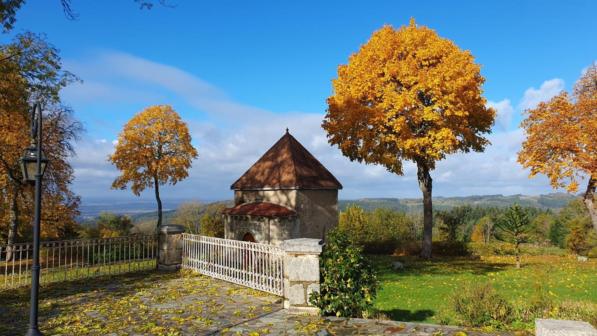 Domaine De Montvianeix Bed & Breakfast Saint-Victor-Montvianeix Екстериор снимка