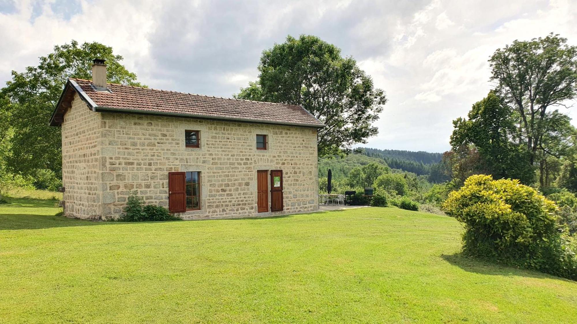 Domaine De Montvianeix Bed & Breakfast Saint-Victor-Montvianeix Екстериор снимка