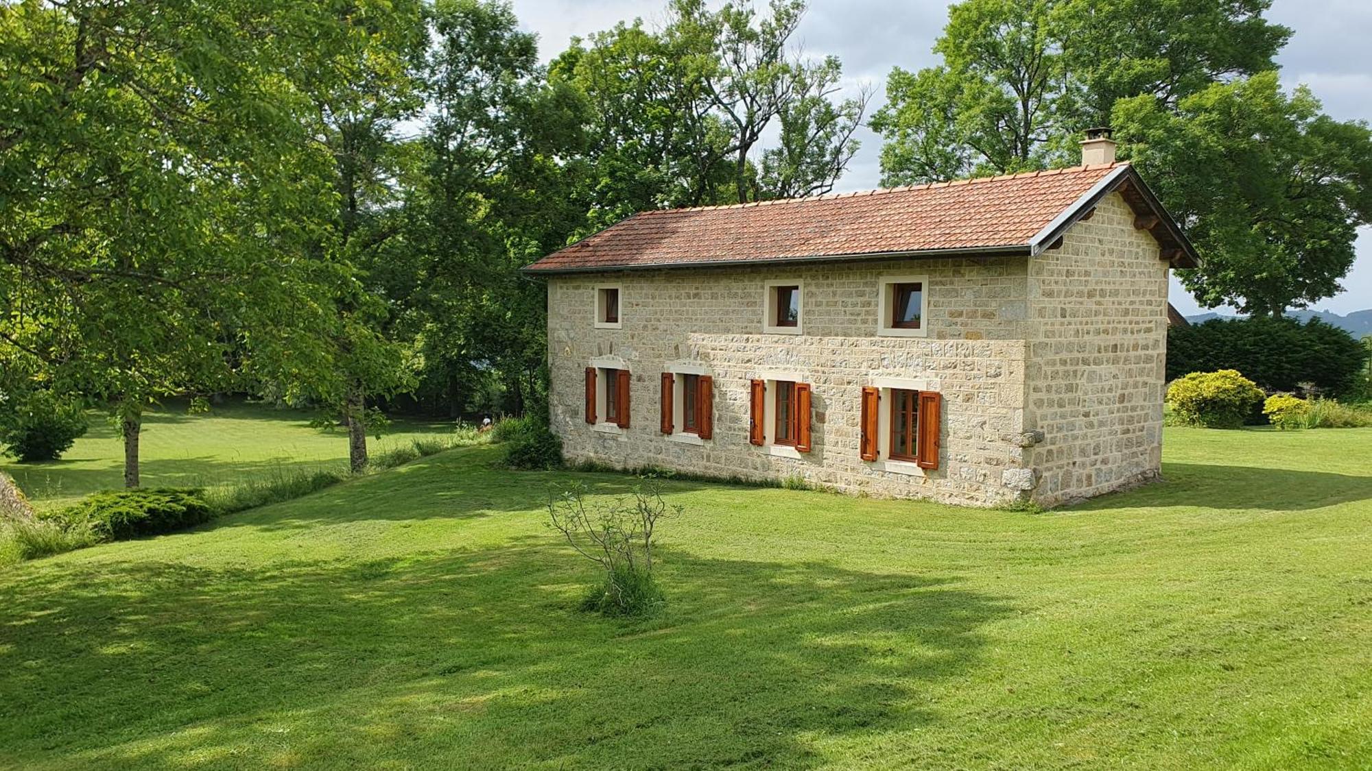 Domaine De Montvianeix Bed & Breakfast Saint-Victor-Montvianeix Екстериор снимка